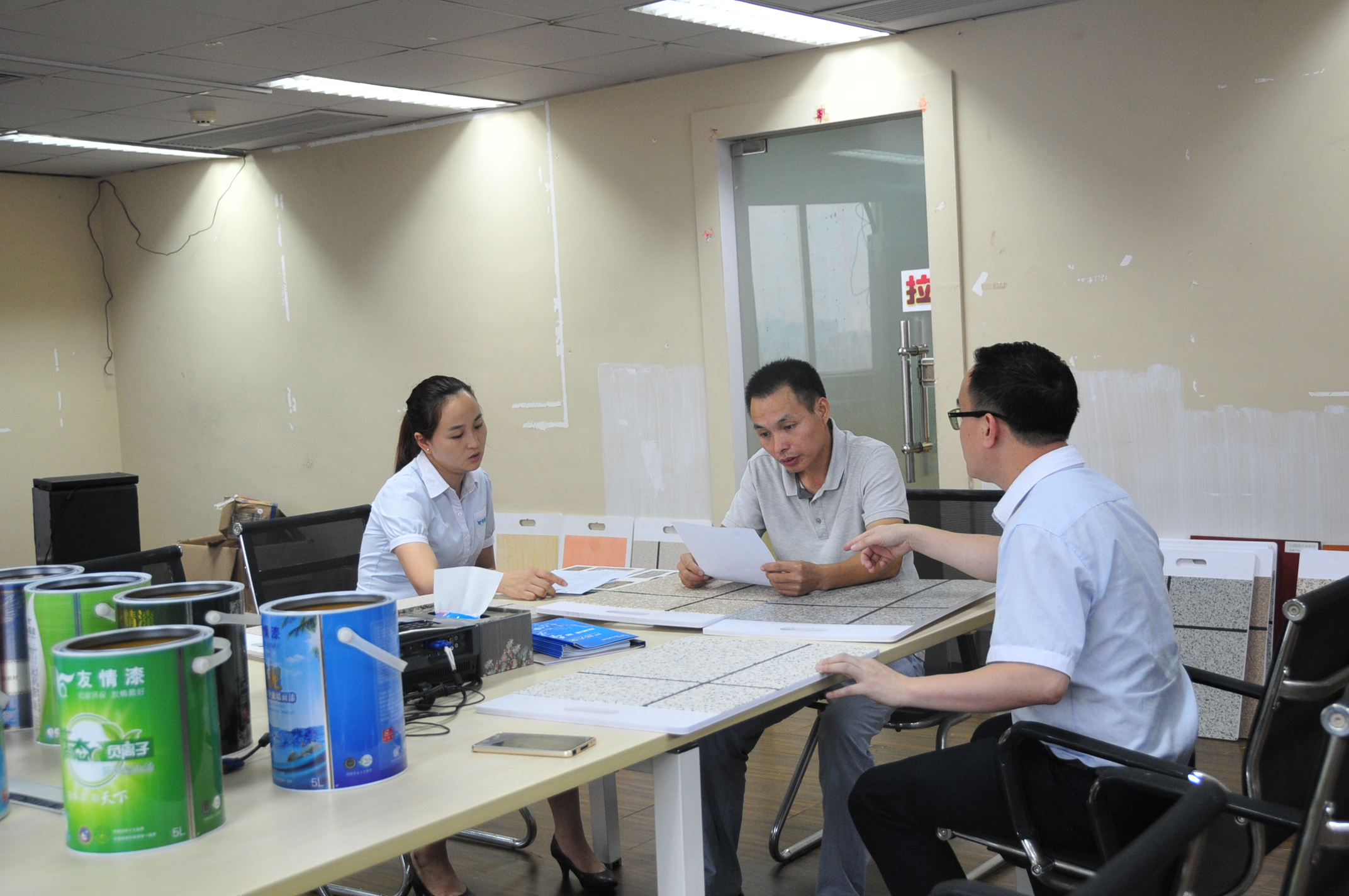 河源客戶(hù)到訪友情漆